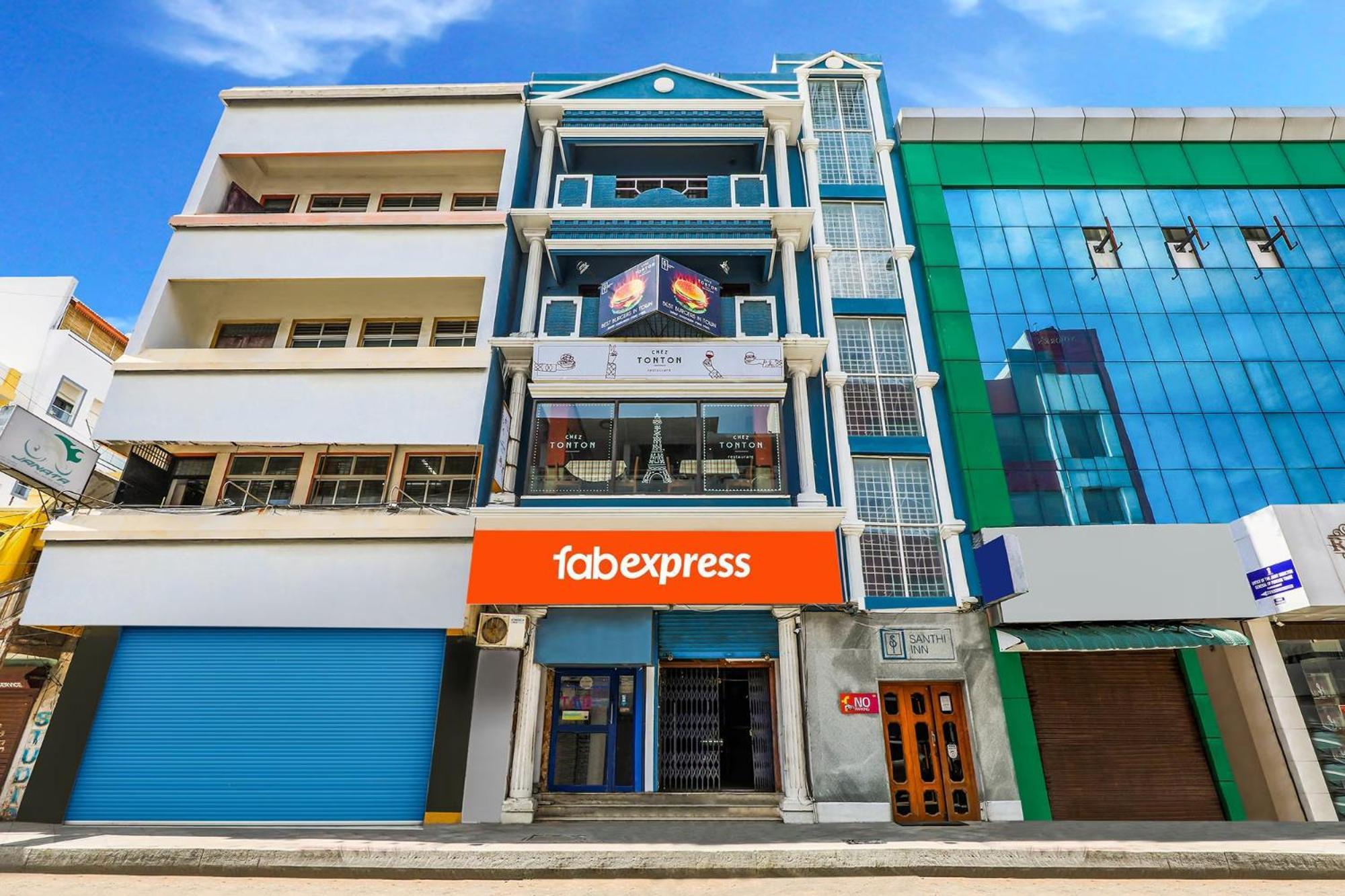 Fabexpress Santhi Inn - 500 Meters From Promenade Beach Pondicherry Exterior photo