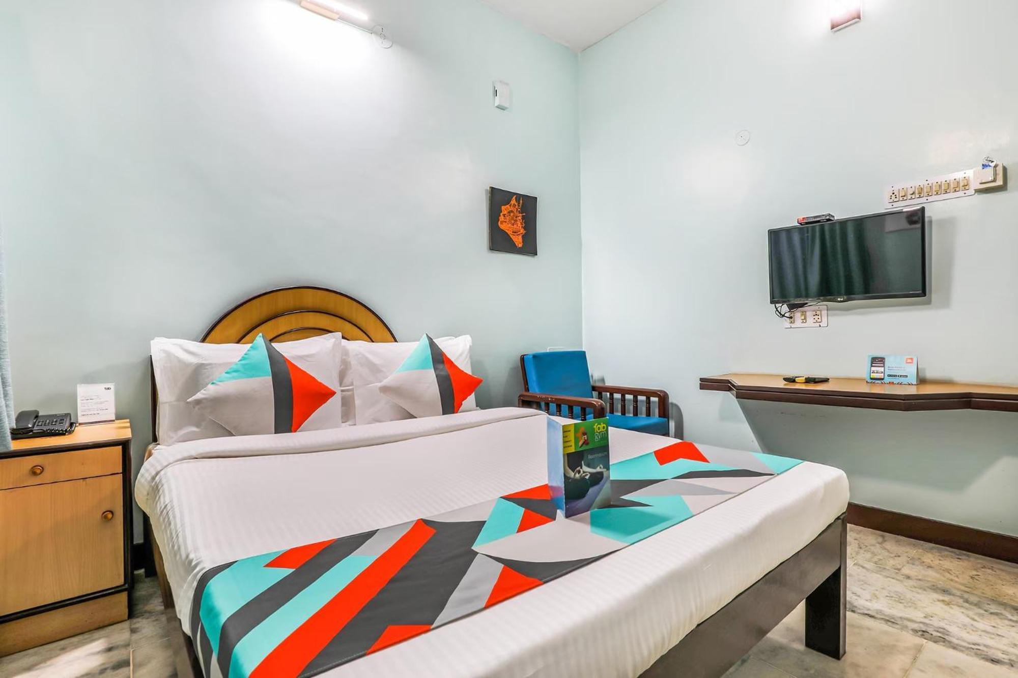 Fabexpress Santhi Inn - 500 Meters From Promenade Beach Pondicherry Exterior photo