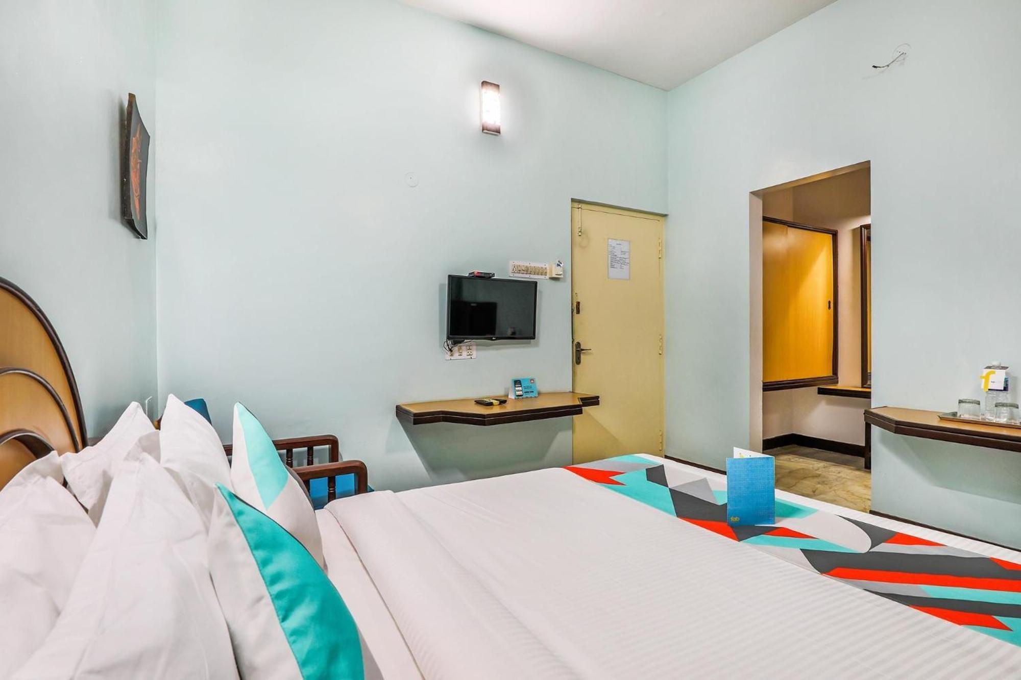 Fabexpress Santhi Inn - 500 Meters From Promenade Beach Pondicherry Exterior photo