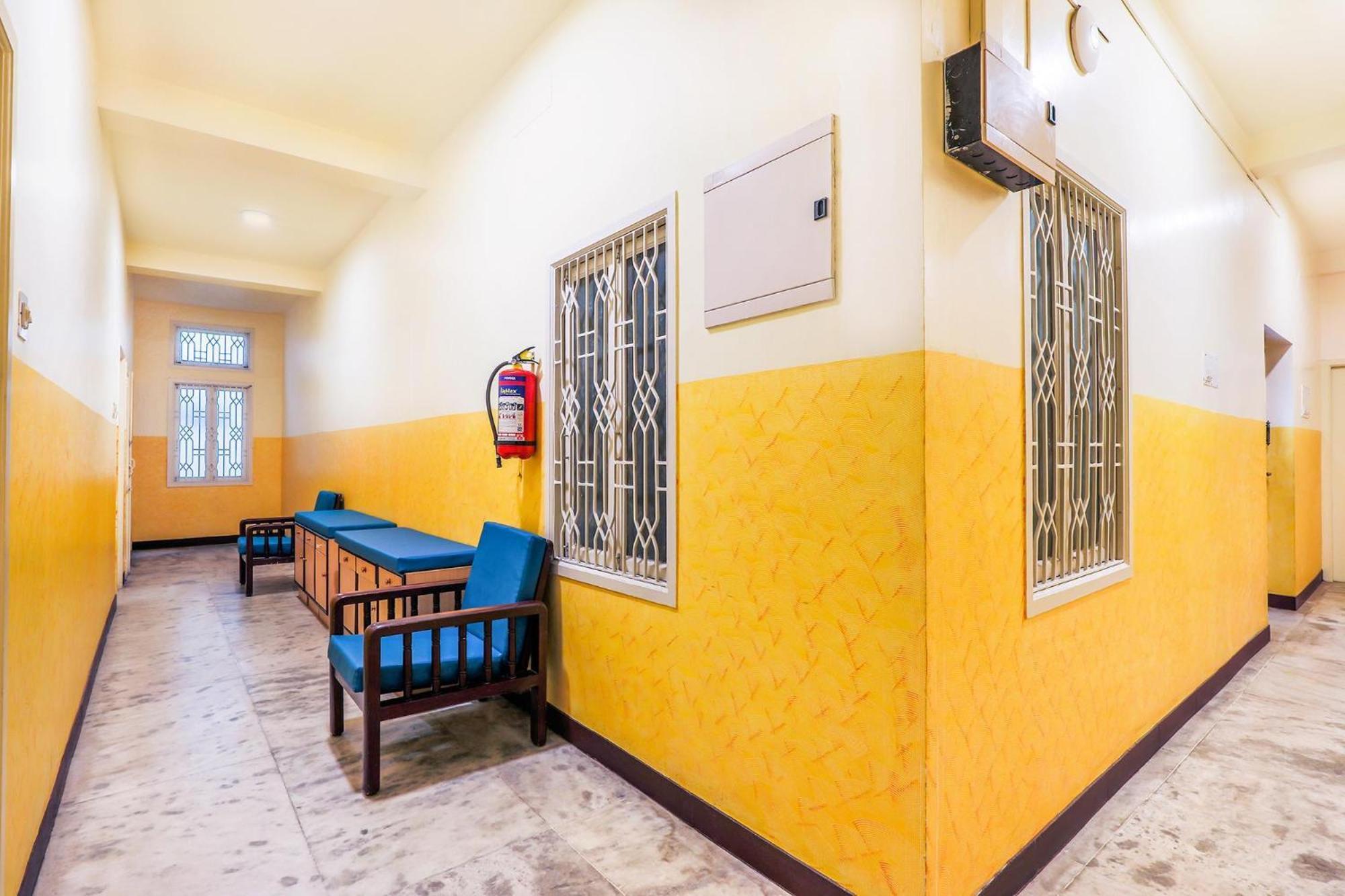 Fabexpress Santhi Inn - 500 Meters From Promenade Beach Pondicherry Exterior photo