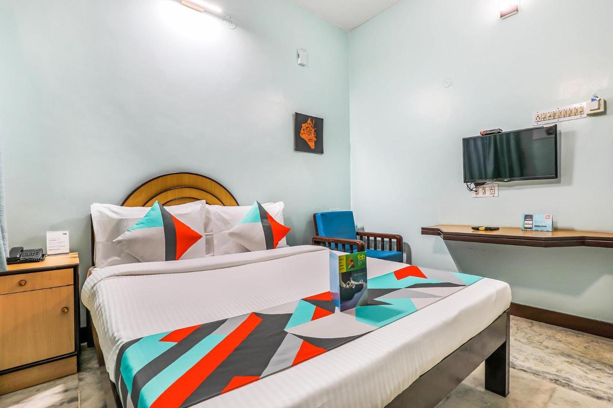 Fabexpress Santhi Inn - 500 Meters From Promenade Beach Pondicherry Exterior photo
